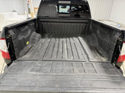 Used 2019 Nissan Titan SV image 31