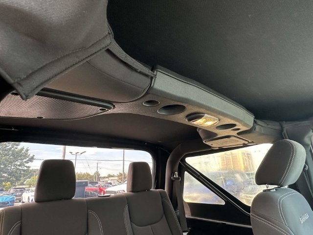 Used 2017 Jeep Wrangler Sahara w/ Connectivity Group AWD/4WD image 19