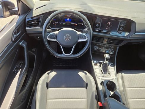 Used 2024 Volkswagen Jetta SE FWD image 15