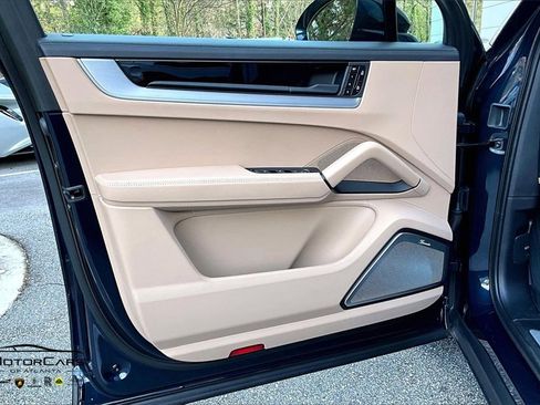 Used 2024 Porsche Cayenne Turbo image 20