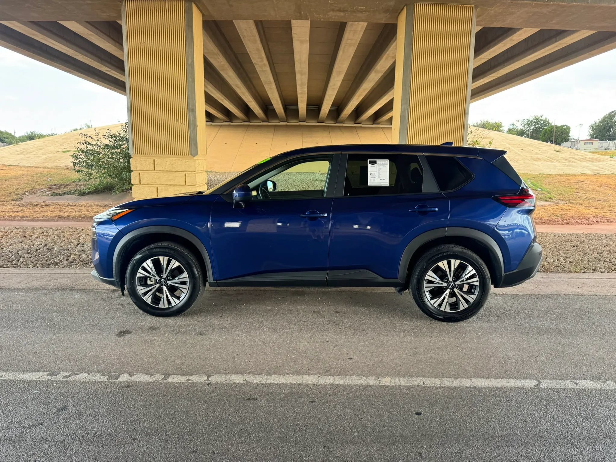 Used 2023 Nissan Rogue SV FWD image 6