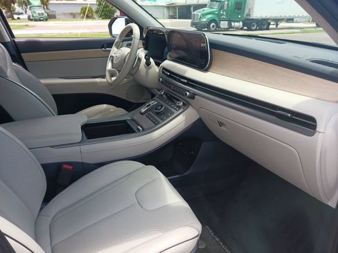 Used 2024 Hyundai Palisade Limited FWD image 15