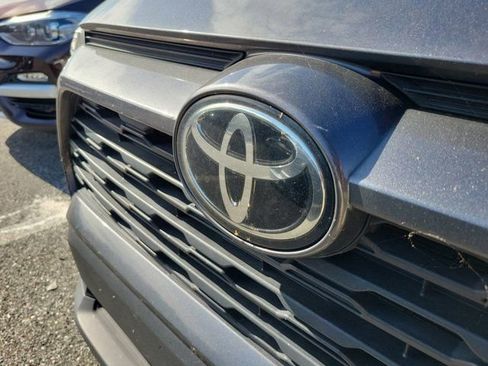 Used 2022 Toyota RAV4 XLE w/ Convenience Package FWD image 11