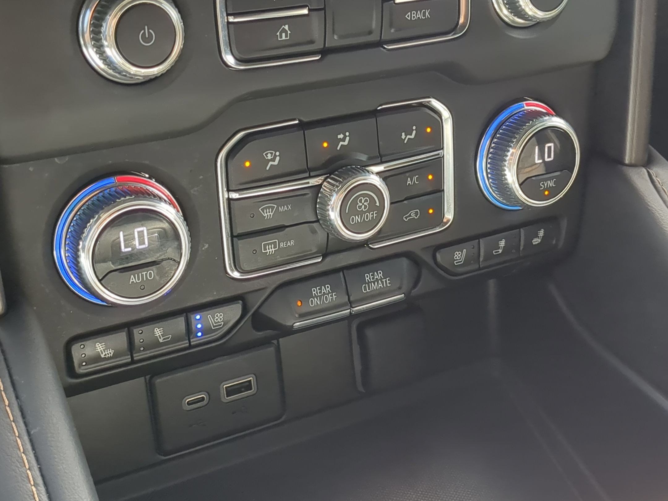 Used 2023 GMC Yukon AT4 w/ Technology Package AWD/4WD image 22