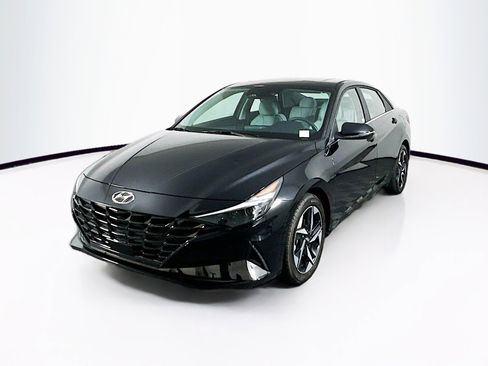 Used 2023 Hyundai Elantra Limited image 3