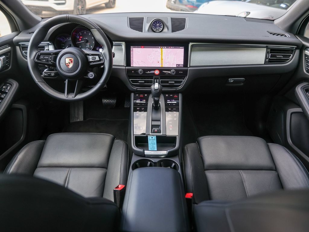 Certified 2026 Porsche Macan AWD/4WD image 33