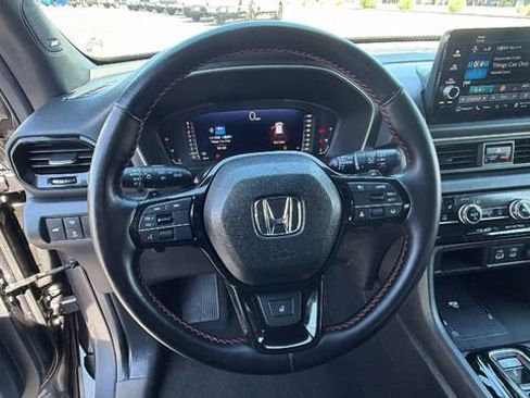 Used 2025 Honda Pilot Black Edition image 26