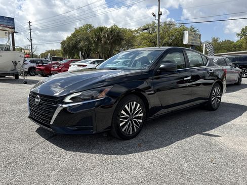 Used 2025 Nissan Altima 2.5 SV image 4