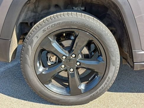 Used 2024 Jeep Grand Cherokee Limited w/ Luxury Tech Group II AWD/4WD image 5