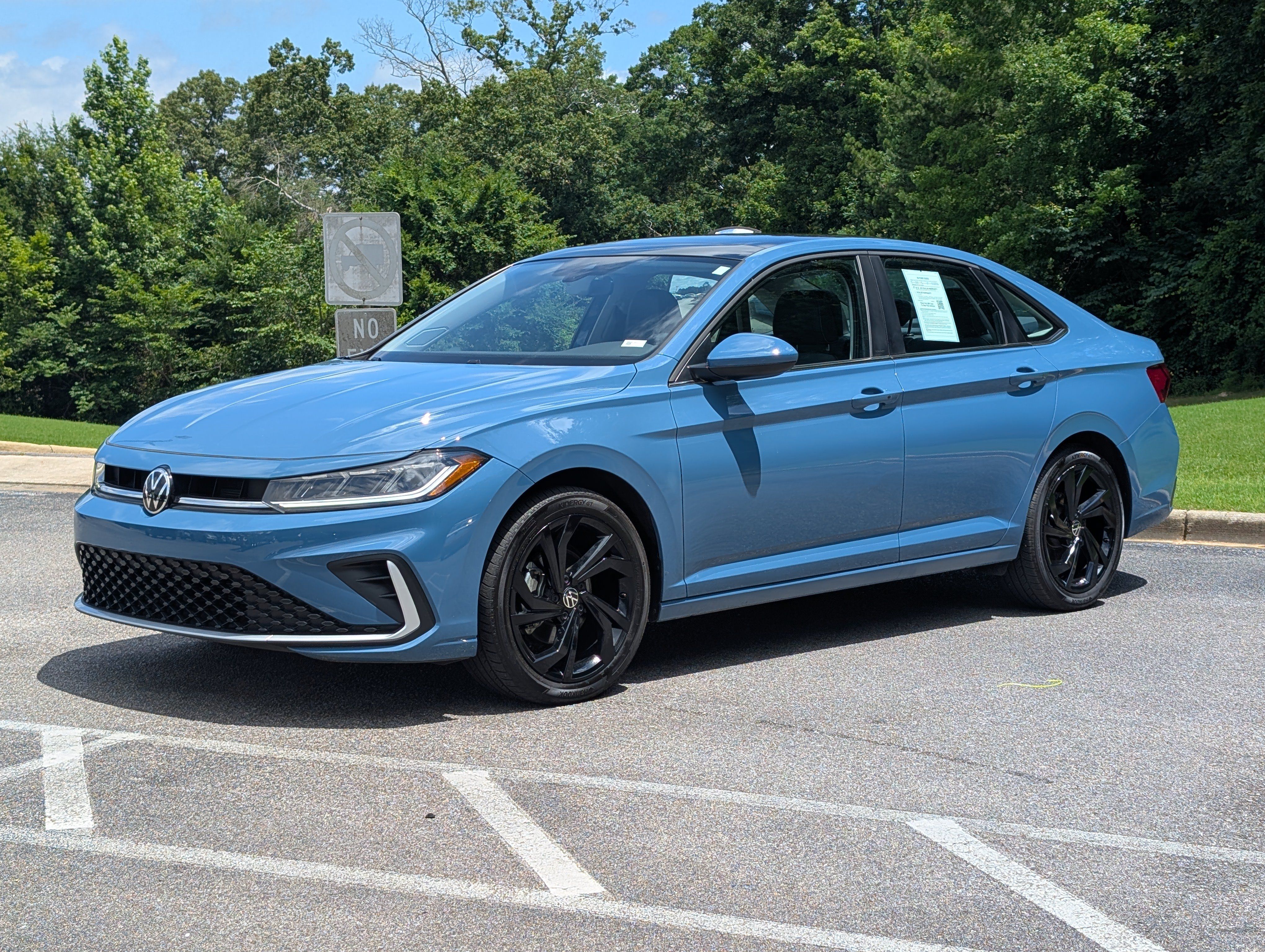Used 2025 Volkswagen Jetta SE w/ Sunroof Package FWD image 5