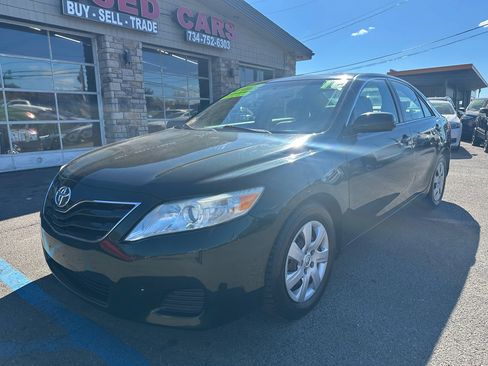 Used 2010 Toyota Camry LE image 3