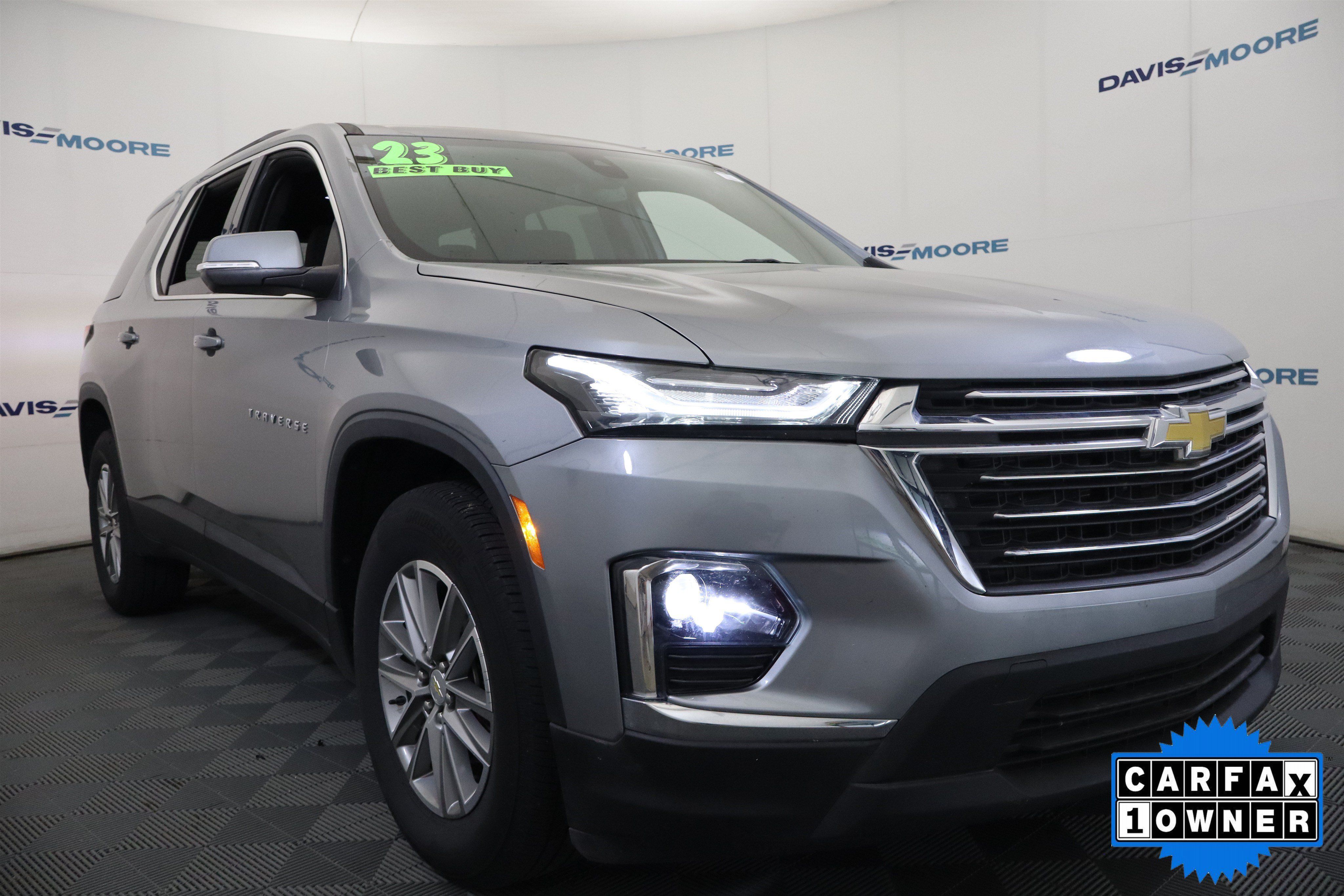 Used 2023 Chevrolet Traverse LT FWD image 3
