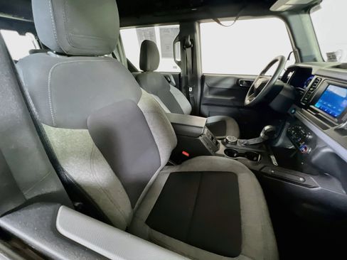 Used 2023 Ford Bronco 4-Door AWD/4WD image 25