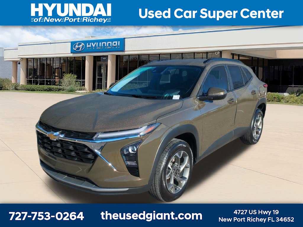 Used 2024 Chevrolet Trax LT w/ Driver Confidence Package FWD image 1