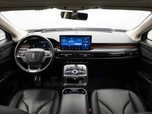 Used 2022 Lincoln Nautilus Reserve AWD/4WD image 2