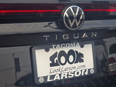New 2025 Volkswagen Tiguan SE image 13