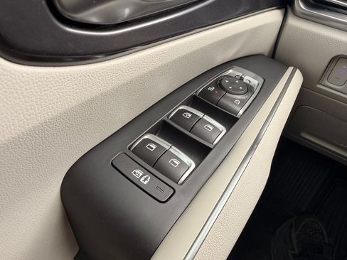 Used 2024 Kia Sorento S w/ Panoramic Sunroof Package FWD image 25