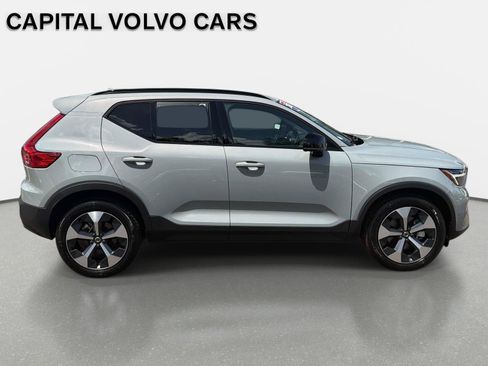 Used 2026 Volvo XC40 B5 Plus AWD/4WD image 4