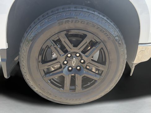 Used 2024 Chevrolet Silverado 1500 LT AWD/4WD image 27