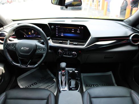 Used 2025 Chevrolet Trax RS w/ Sunroof Package FWD image 39