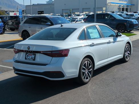 New 2025 Volkswagen Jetta SE image 3