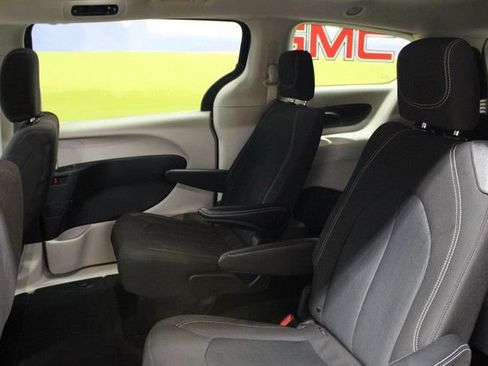 Used 2023 Chrysler Voyager LX FWD image 13