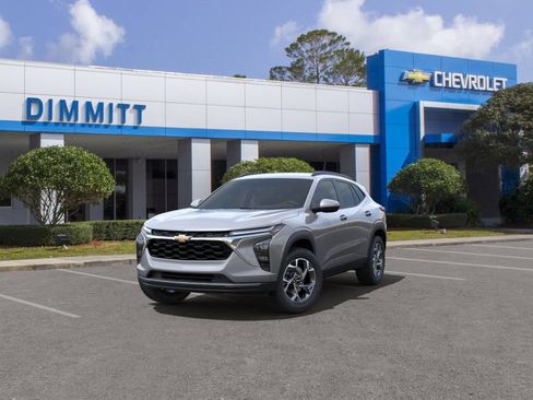 Used 2025 Chevrolet Trax LT w/ LT Convenience Package FWD image 8