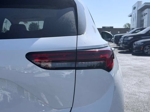 Used 2023 Buick Envision Essence AWD/4WD image 8