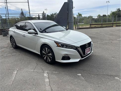 Used 2020 Nissan Altima 2.5 SV image 8