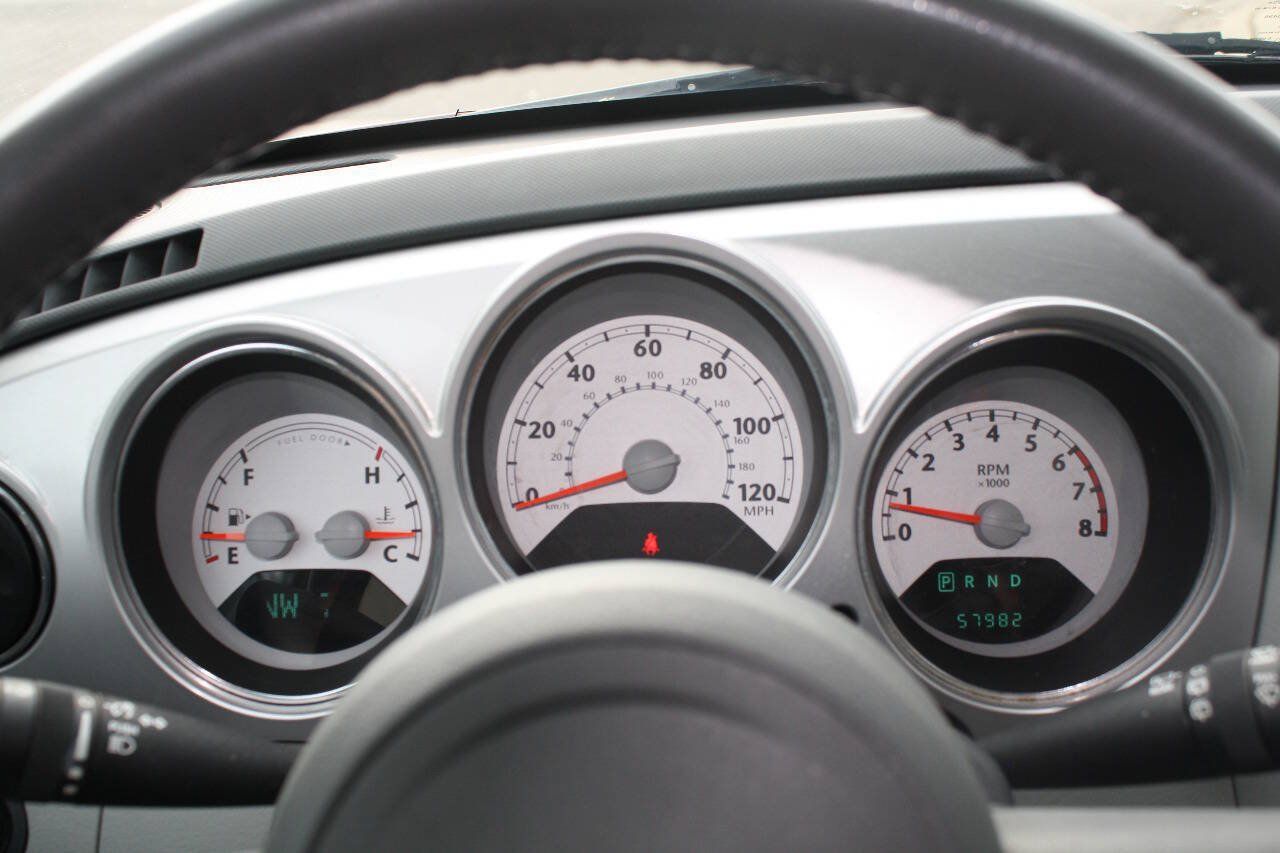 Used 2010 Chrysler PT Cruiser w/ Convenience Group FWD image 8