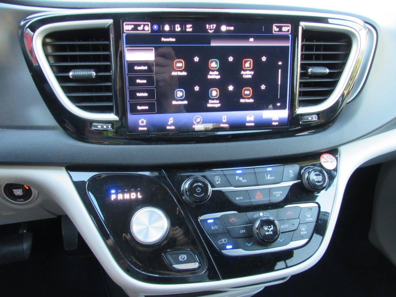 Used 2024 Chrysler Pacifica Touring-L FWD image 25