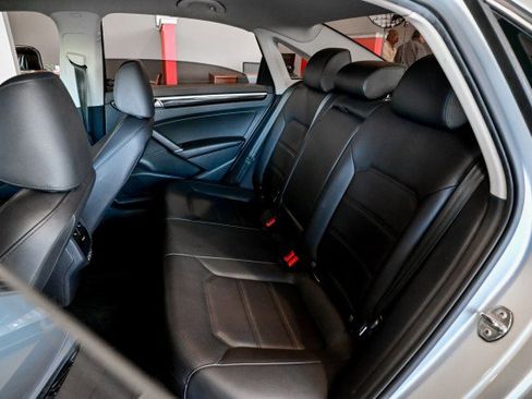 Used 2019 Volkswagen Passat 2.0T SE R-Line FWD image 18