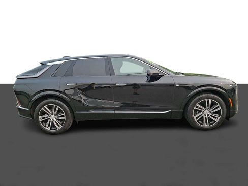 Used 2024 Cadillac Lyriq Luxury AWD/4WD image 7