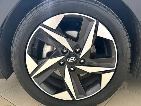 Used 2023 Hyundai Elantra Limited FWD image 9