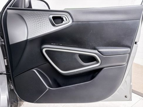 Used 2023 Kia Soul LX w/ LX Technology Package image 23