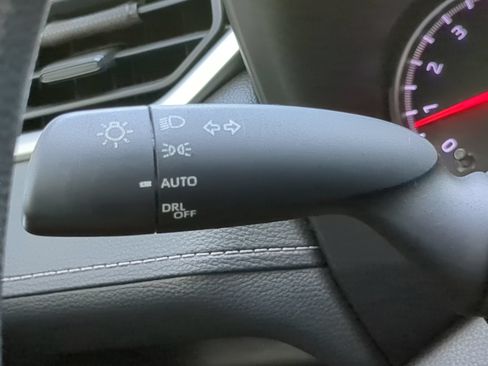 Used 2022 Toyota RAV4 XLE w/ Convenience Package FWD image 63