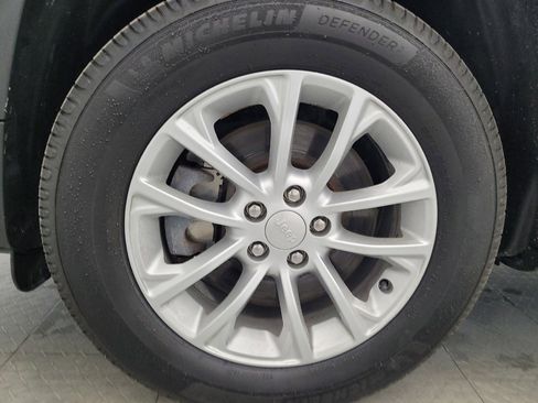 Used 2019 Jeep Cherokee Latitude w/ Popular Appearance Group image 31