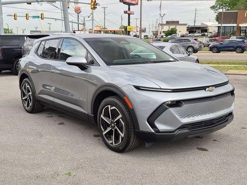 New 2026 Chevrolet Equinox EV LT FWD image 2