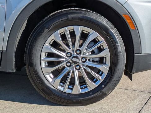 Used 2024 Cadillac XT4 Premium Luxury image 11