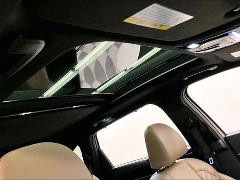 Used 2025 Kia Sorento SX Prestige w/ Olive Brown Leather Package image 18