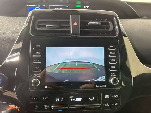 Used 2021 Toyota Prius LE image 32