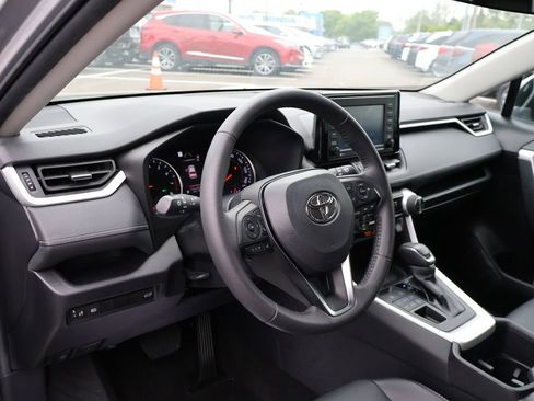 Used 2022 Toyota RAV4 XLE Premium AWD/4WD image 17