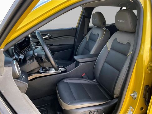 Used 2025 Chevrolet Trax ACTIV FWD image 8
