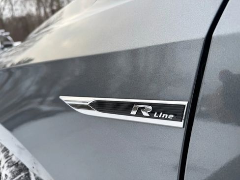 Used 2017 Volkswagen Passat 1.8T R-Line w/ R-Line Lighting Package image 15