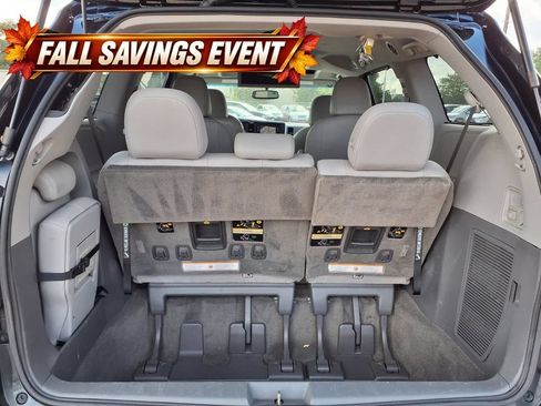 Used 2017 Toyota Sienna XLE Premium FWD image 13