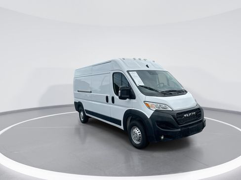 Used 2025 RAM ProMaster 2500 w/ Convenience Group FWD image 2