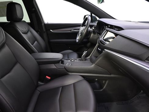 Used 2021 Cadillac XT5 Luxury image 16