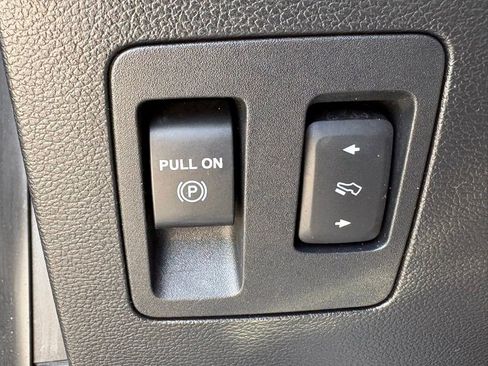Used 2019 Ford F150 Platinum w/ Equipment Group 701A Luxury AWD/4WD image 32