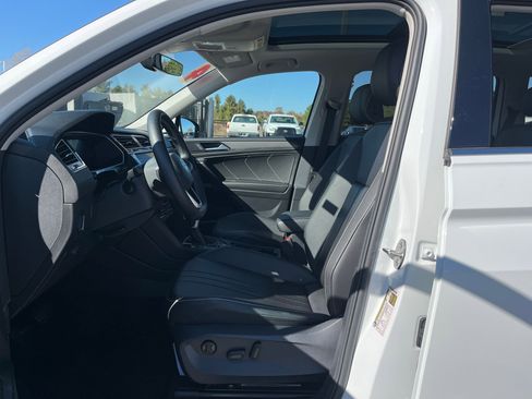 Used 2024 Volkswagen Tiguan SE image 39