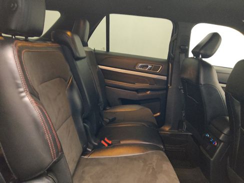 Used 2018 Ford Explorer XLT w/ Equipment Group 202A image 19